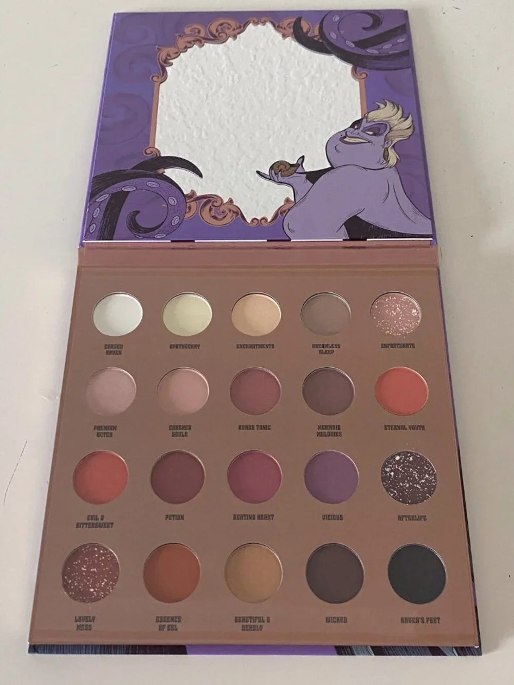 Taste Beauty Disney Villains Eyeshadow Palette Evil Queen 20 Shades Maleficent